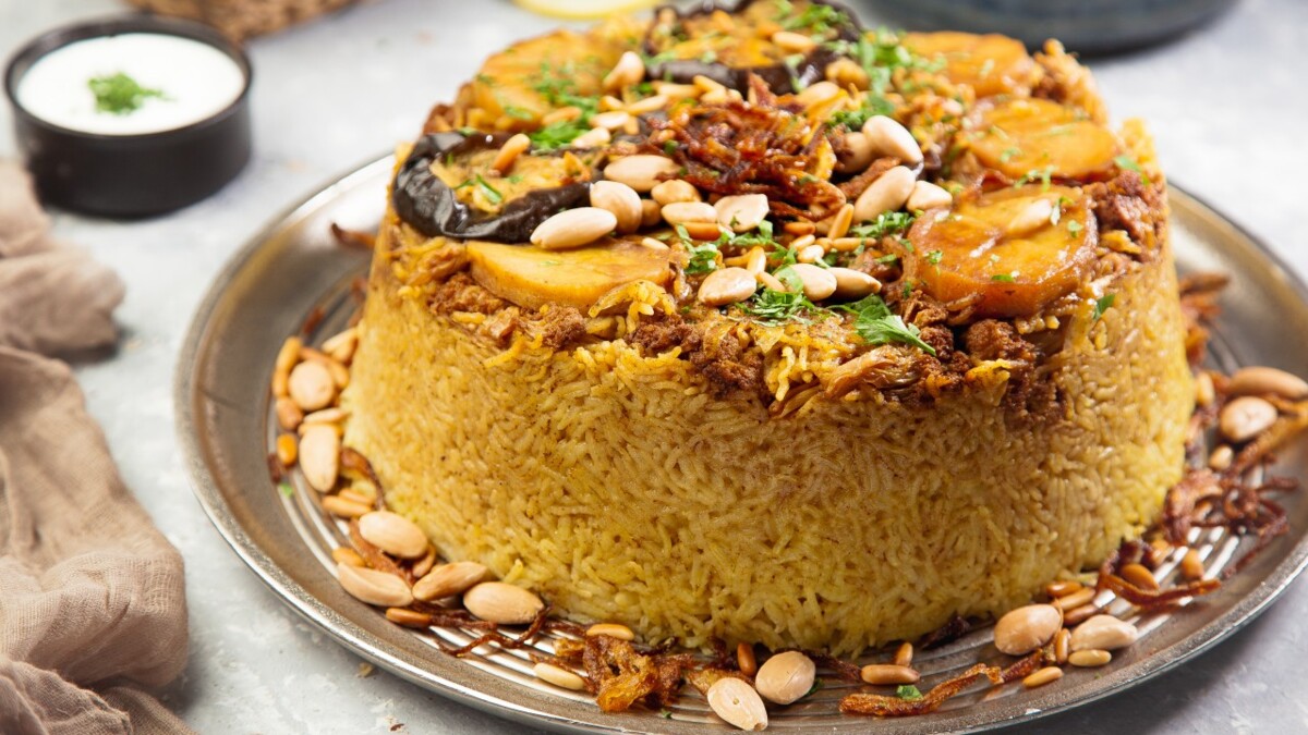 مقلوبة الباذنجان بالدجاج وهذه طريقة التحضير