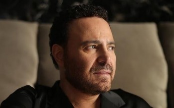 عاصي الحلاني يتصدّر بـ “الحق علينا”: أسلوب درامي مؤثّر!