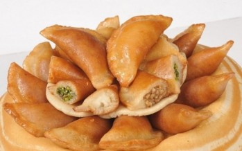 القطايف بالجوز أو بالقشطة وهذه طريقة التحضير