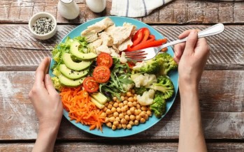 ترتيب الطعام في الوجبة… خطوة بسيطة لصحة أفضل