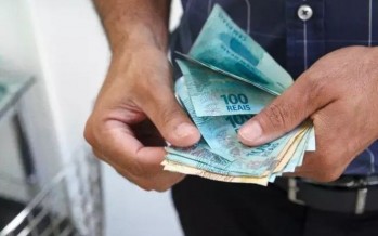 6 أسطح تحمل مخاطر عالية قد تنقل فيروس كورونا منها النقود الورقية