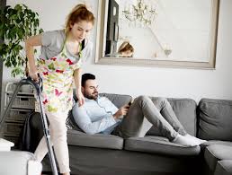 كيف تتعاملين مع الزوج الاتكالي؟ وما هي صفات هذا الرجل؟