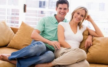 أسباب حب المرأة الكبيرة للشاب الأصغر منها سنًا