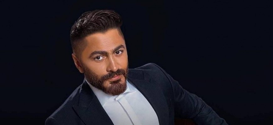 بالصور - كارثة أدت لإصابة العشرات في حفل تامر حسني.. هذا ما سقط على الجمهور! بالصور - كارثة أدت لإصابة العشرات في حفل تامر حسني.. هذا ما سقط على الجمهور!