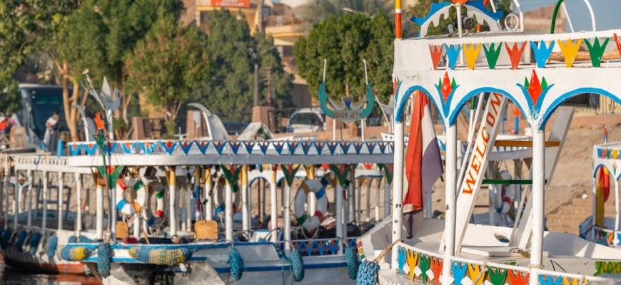 القرية النوبية في أسوان: رحلة إلى قلب الألوان والتراث