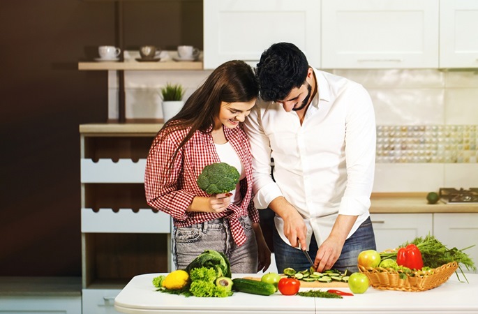 نصائح لتشجيع زوجك على مشاركتك اهتماماتك