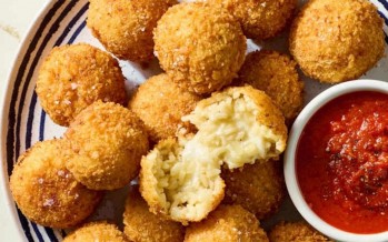 كرات رز مقلية محشية على طريقة Arancini