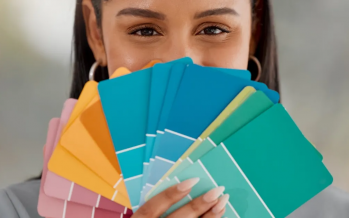 ما هي تدرجات الألوان في الملابس؟ وكيف ممكن تنسيقها لإطلالة جذابة؟