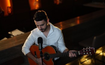 أحمد علاء يجدد عهده مع جمهوره بعد 20 عاماً من أيقونته 