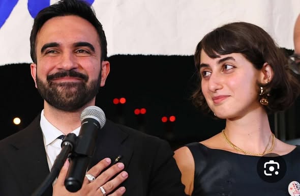 راما دواجي.. الفنانة السورية التي قد تُصبح السيدة الأولى لمدينة نيويورك!