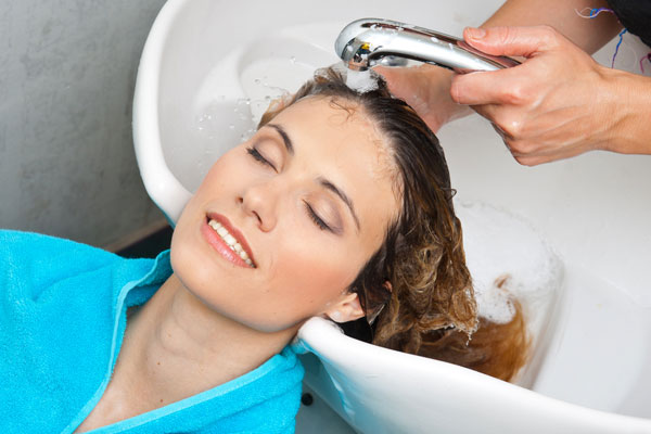 اختاري حمام الكريم المناسب بحسب نوع شعرك