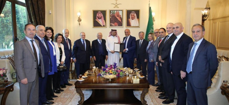 في لقاء وداعي.. صادق الصبّاح يزور السفير بخاري ويشيد بجهوده في دعم لبنان