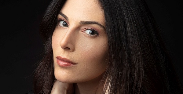 الفنانة اللُّبنانية رزان جمال تُحَقِق نجاحاً جماهيرياً الفنانة اللُّبنانية رزان جمال تُحَقِق نجاحاً جماهيرياً