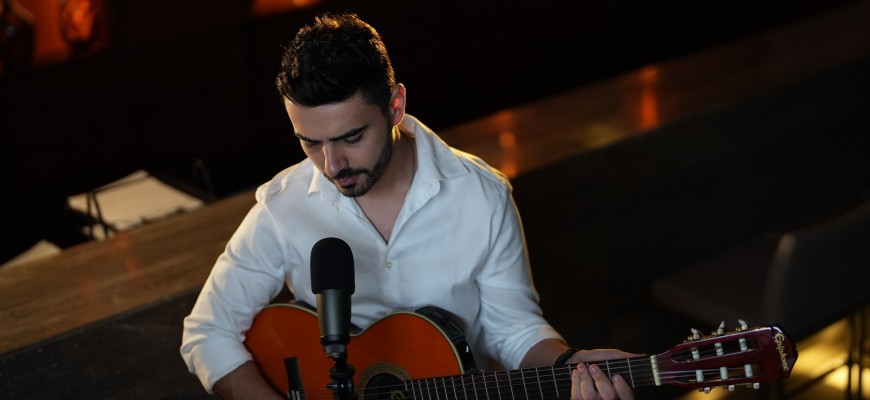 أحمد علاء يجدد عهده مع جمهوره بعد 20 عاماً من أيقونته 