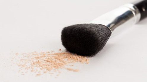 تعرفي إلى أنواع فرش المكياج واستخداماتها المختلفة