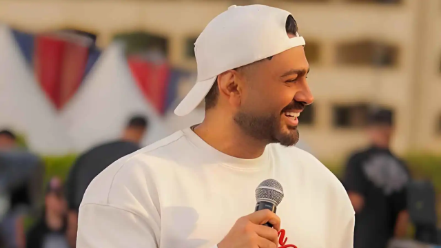تامر حسني يحتفي بفوز منتخب مصر على روسيا قبل كأس العالم